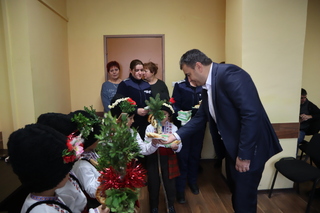 Добри гости посрещнаха видинските полицаи рано сутринта на Игнажден