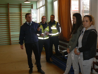 Пътни полицаи гостуваха на ученици от видинската езикова гимназия