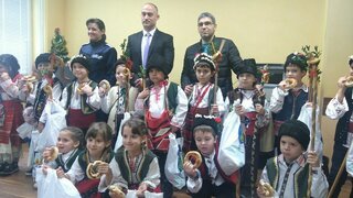 Добри гости коледари посрещнаха днес видинските полицаи 