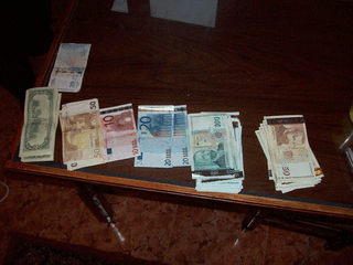 Служители от сектор “Икономическа полиция” и РУМВР-Белоградчик задържаха вчера двама мъже за извършени телефонни измами
