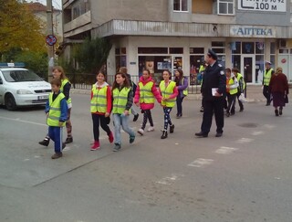 Ученици и полицаи в Ямбол с поредна инициатива за безопасност на пешеходците