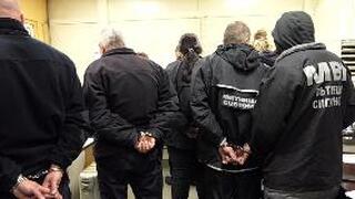 На общо 20 участници в корупционна схема - митнически служители и гранични полицаи на ГКПП-Калотина, са повдигнати обвинения 