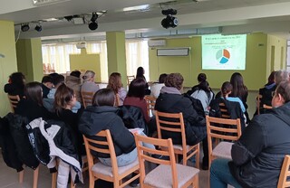 Центърът за социална рехабилитация и интеграция в Сливница с подарък за екипа на РЦ 112 София