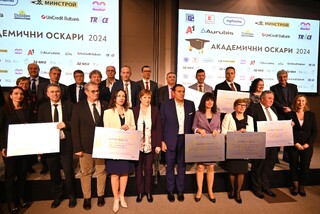 Вицепремиерът Гроздан Караджов награди АМВР на официалната церемония „Академични Оскари“