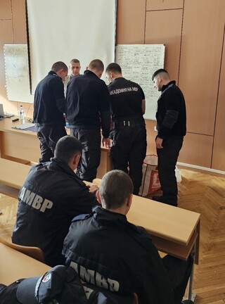 С различните видове заключващи системи и начините за тяхното преодоляване се запознаха курсанти от четвърти курс