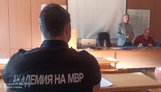С различните видове заключващи системи и начините за тяхното преодоляване се запознаха курсанти от четвърти курс