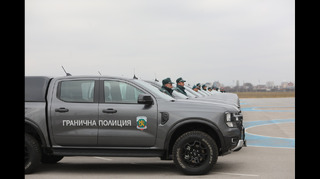 Гл. комисар Златанов връчи ключовете на 80 нови високопроходими автомобила