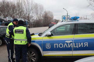 Пътна полиция започна засилени проверки за тежкотоварни автомобили с износени гуми