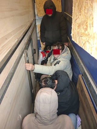 Петима мигранти и съпровождащи ги трима чужди граждани са задържани при международна операция на границата между Босна и Херцеговина и Хърватия