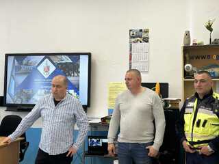 Ученици от Нови пазар и Каспичан ще обучават възрастни как да се предпазят от телефонни измами