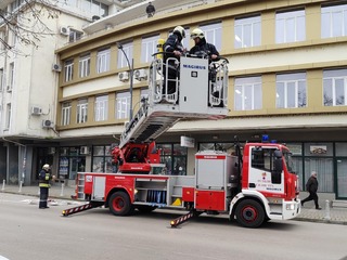 Пожаро-тактическо занятие тества готовността за реакция при криза в Силистра