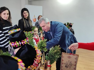 Коледари от ДГ „Радост“ гостуваха на служителите в ОДМВР-Силистра