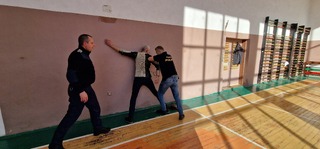 Доброволци от Детско полицейско управление усвоиха техники за самозащита