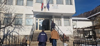 Мобилни полицейски екипи на среща с жители на селата Могилица и Смилян