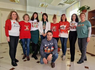 Коледен дух в ОДМВР Смолян: Служители на БДС в празнична униформа радват гражданите