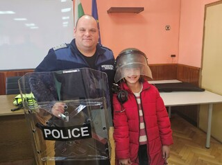 Ученици бяха на посещение при полицейските служители в Елин Пелин