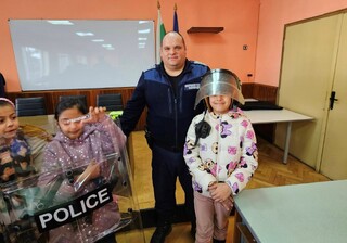 Ученици бяха на посещение при полицейските служители в Елин Пелин