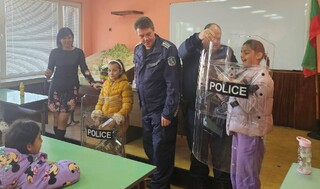 Ученици бяха на посещение при полицейските служители в Елин Пелин