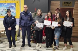 Десетокласничката Натали Петрова от Своге е победител в конкурса за есе  „Онзи ден“