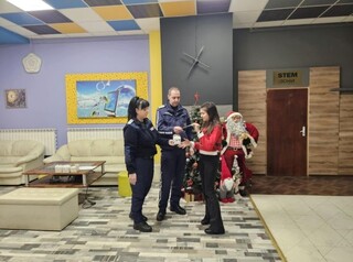 Десетокласничката Натали Петрова от Своге е победител в конкурса за есе  „Онзи ден“