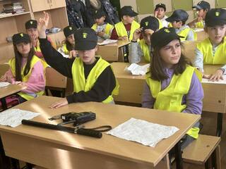 Практическо занятие с доброволците от Детското полицейско управление в Самоков