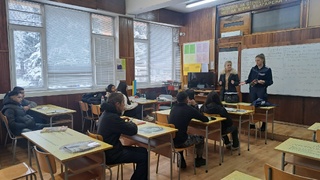 Служители на РУ-Етрополе с насоки към ученици за правилна реакция при случай на домашно насилие