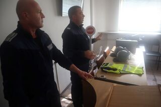 В навечерието на Коледа 18 млади хора от Комплекса за социално развитие в Търговище гостуваха в РУ-Търговище