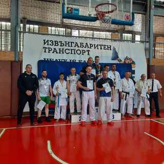 Блестящото представяне на курсантите от АМВР на Републиканския турнир по ПЛЗ и карате за служители на МВР им донесе първото място в комплексното класиране