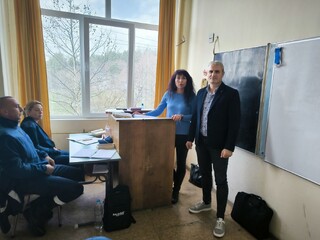 С интензивни занятия и ценни срещи със служители на МВР с богат професионален опит преминават дните на стажантите от ЦСПП – Казанлък