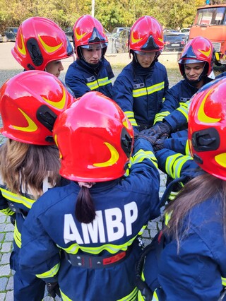 Нови защитни облекла и лични предпазни средства ще допринесат за повишаване качеството на подготовката на обучаемите в АМВР