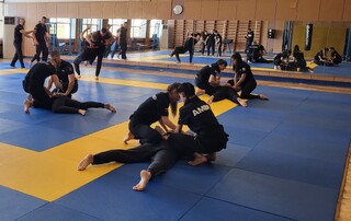 Дисциплина „Лична защита и физическа подготовка“ е неизменна част от подготовката на курсантите