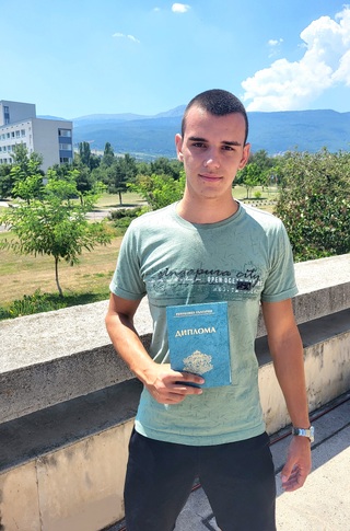 Мечтата на младите хора да имат отговорна, динамична и благородна професия събира пътищата им в Академията на МВР