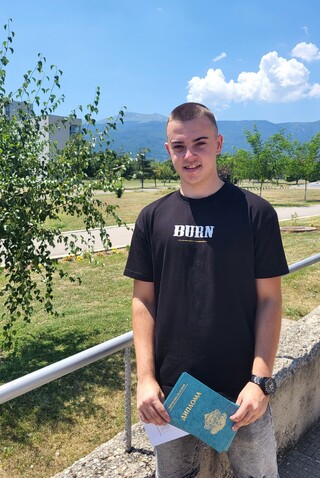 Мечтата на младите хора да имат отговорна, динамична и благородна професия събира пътищата им в Академията на МВР