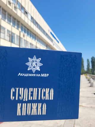 Най-нетърпеливите да облекат курсантска униформа вече подадоха документи за записване