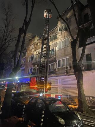 Курсанти от АМВР се включиха в потушаването на пожар в жилищна сграда
