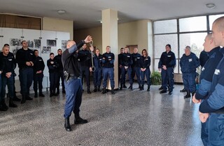 Полицаи от отдел „Охранителна полиция“ при ОД на МВР – Пазарджик взеха участие в практическо занятие със стажанти