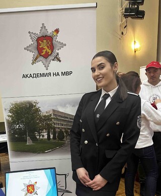 Как мога да стана полицай или пожарникар?