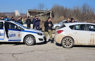 Обучение за тактически действия при принудително спиране на МПС се проведе в Сливница