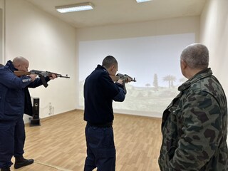 В нов модерно оборудван учебен кабинет в ЦСПП – Варна се провеждат първоначални обучения по стрелкова подготовка