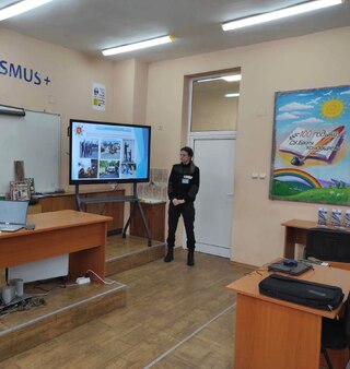 СУ „Братя Петър и Иван Каназиреви“ в Разлог е поредното училище, част от кампанията „Обучение в АМВР“.