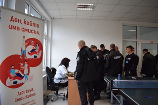 Курсанти и служители на Академията на МВР се включиха в акция по кръводаряване