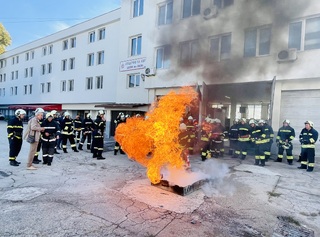 Практически занятия по дисциплината „Пожарна техника“ се проведе в ЦСПП по ПБЗН – Варна