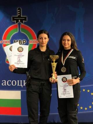 Отборът по стрелба на Академията на МВР с призови места