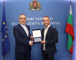 Министърът на младежта и спорта награди Радослав Марков