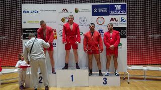 Курсанти грабнаха златото и среброто на Държавното първенство по бойно самбо