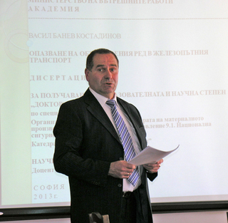 На 19.02.2014 г. Васил Костадинов - преподавател в АМВР, представи публично своя дисертационен труд