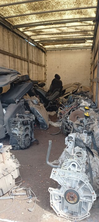 При  мащабна полицейска операция е разкрита е автоморга, търгувала със стоки, предмет на престъпления у нас и в Италия