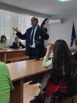 Занятие под наслов „Ваканция, здравей! Да играем безопасно!“ се проведе днес в полицията в Силистра