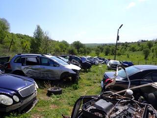 Полиция проверява автокъщи и сервизи в Разградско