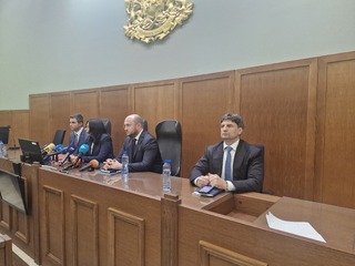 Имотни измами бяха предотвратени на територията на столицата, осем мъже попаднаха в ареста